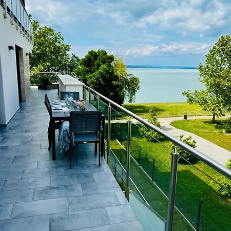 Balaton Bliss Lakefront 希欧福克